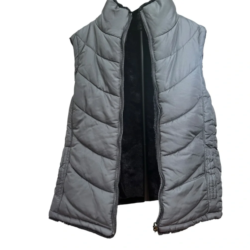 Faux Fur Cozy & Elegant Reversible Black & Grey Vest Women’s Size Small - Picture 3 of 5